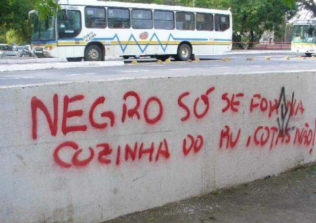 Pichação racista em Porto Alegre.