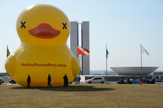 Protesto contra aumento dos impostos em frente ao Congresso
