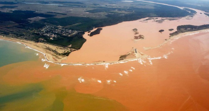 Desastre de Mariana: Tsunami de rejeitos chegou até o litoral do Espírito Santo. FRED LOUREIRO / SECOM ES FOTOS PÚBLICAS
