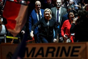 O fascismo mal disfarçado de Le Pen e seu guarda-costas brucutu encontraram um rival à altura