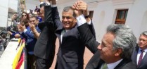Rafael Correa, ao lado de Jorge Glas (vice-presidente reeleito) e Lenín Moreno (Foto: jornal El Telégrafo)