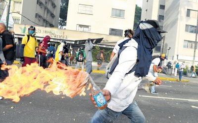 Venezuela em seu labirinto A incitação à violência é um dos eixos da política promovida pela oposição (Foto: Internet)