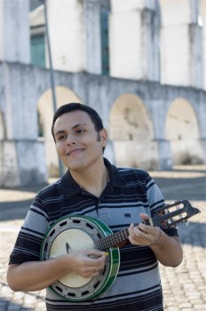 No Arcos da Lapa, reduto cultural do Rio de Janeiro, onde o músico se apresenta em algumas casas de show. Foto: Arquivo Pessoal.